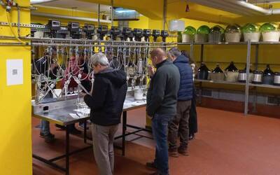 Image: cantina microvinificazione